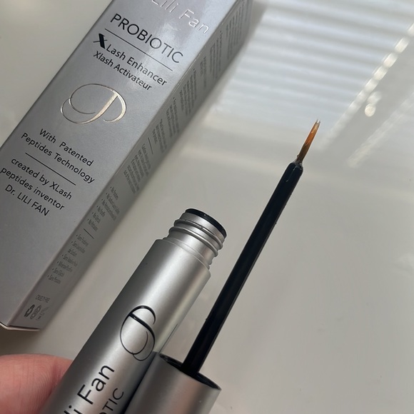 Lash Enhancing Serum - Picture 2 of 4